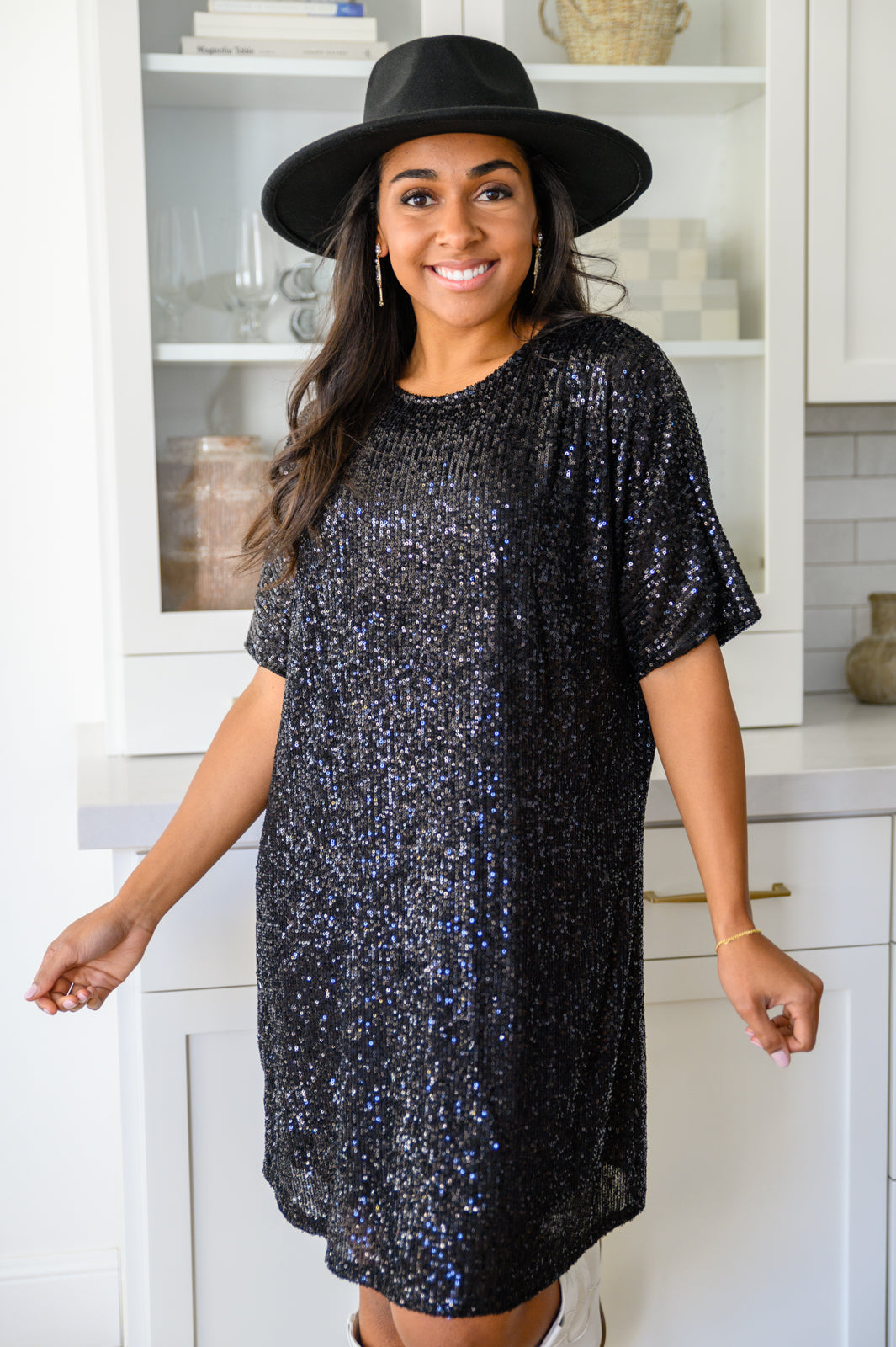 City and Sparkle Short Sleeve Sequin Shift Dress in Black