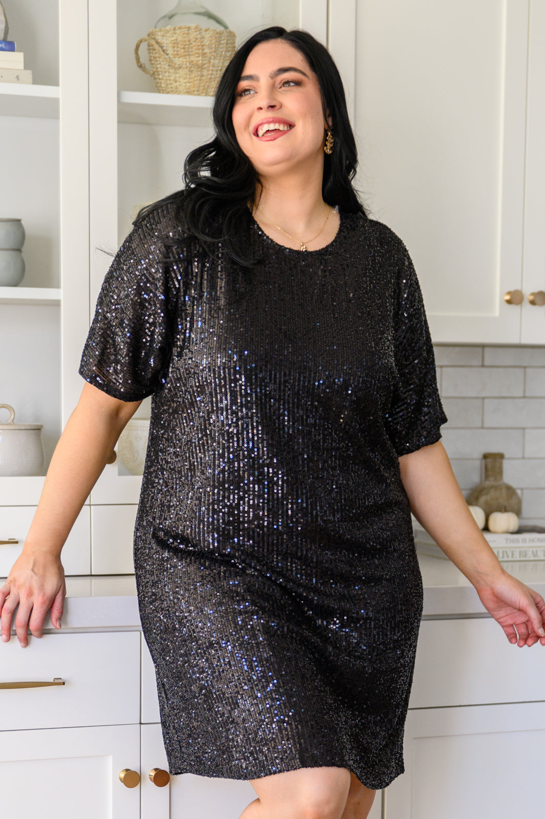 City and Sparkle Short Sleeve Sequin Shift Dress in Black