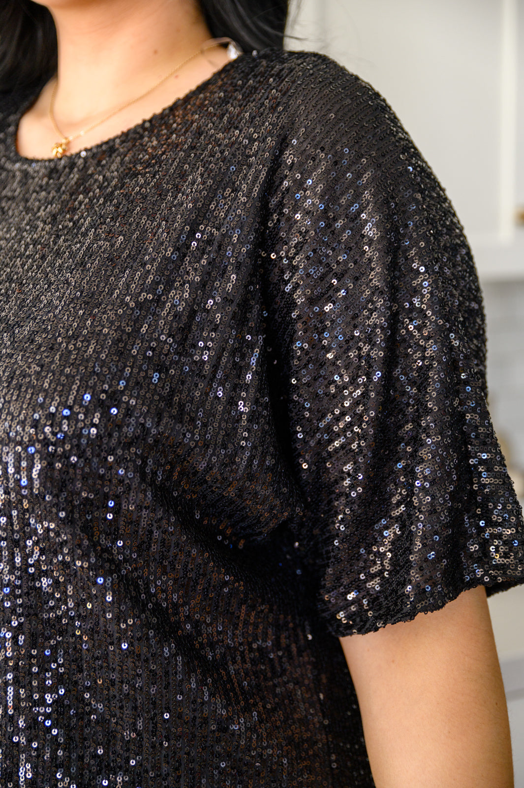 City and Sparkle Short Sleeve Sequin Shift Dress in Black