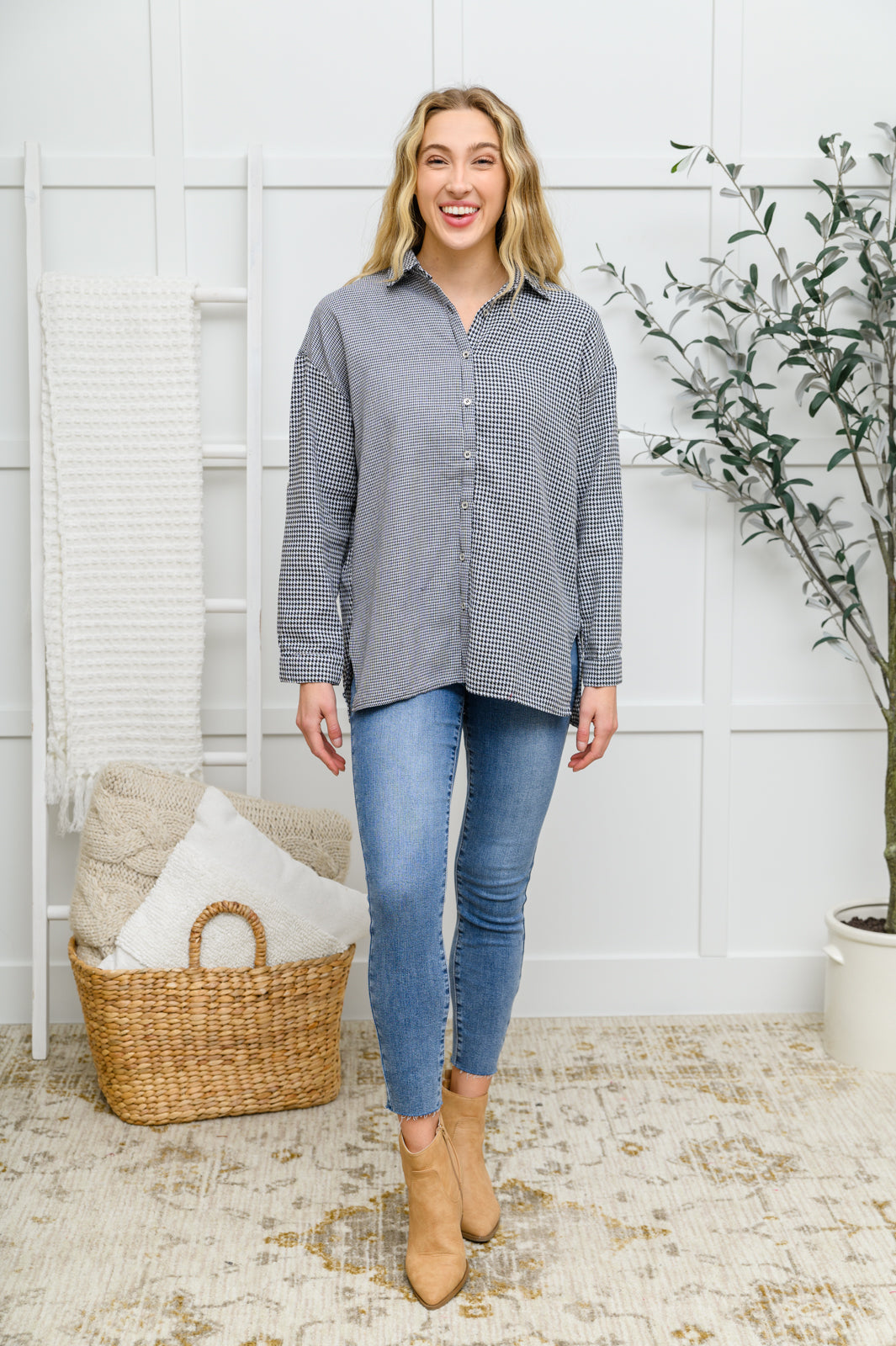 Judy Blue Signature Hi-Waisted Embroidered Pocket Relaxed Jeans