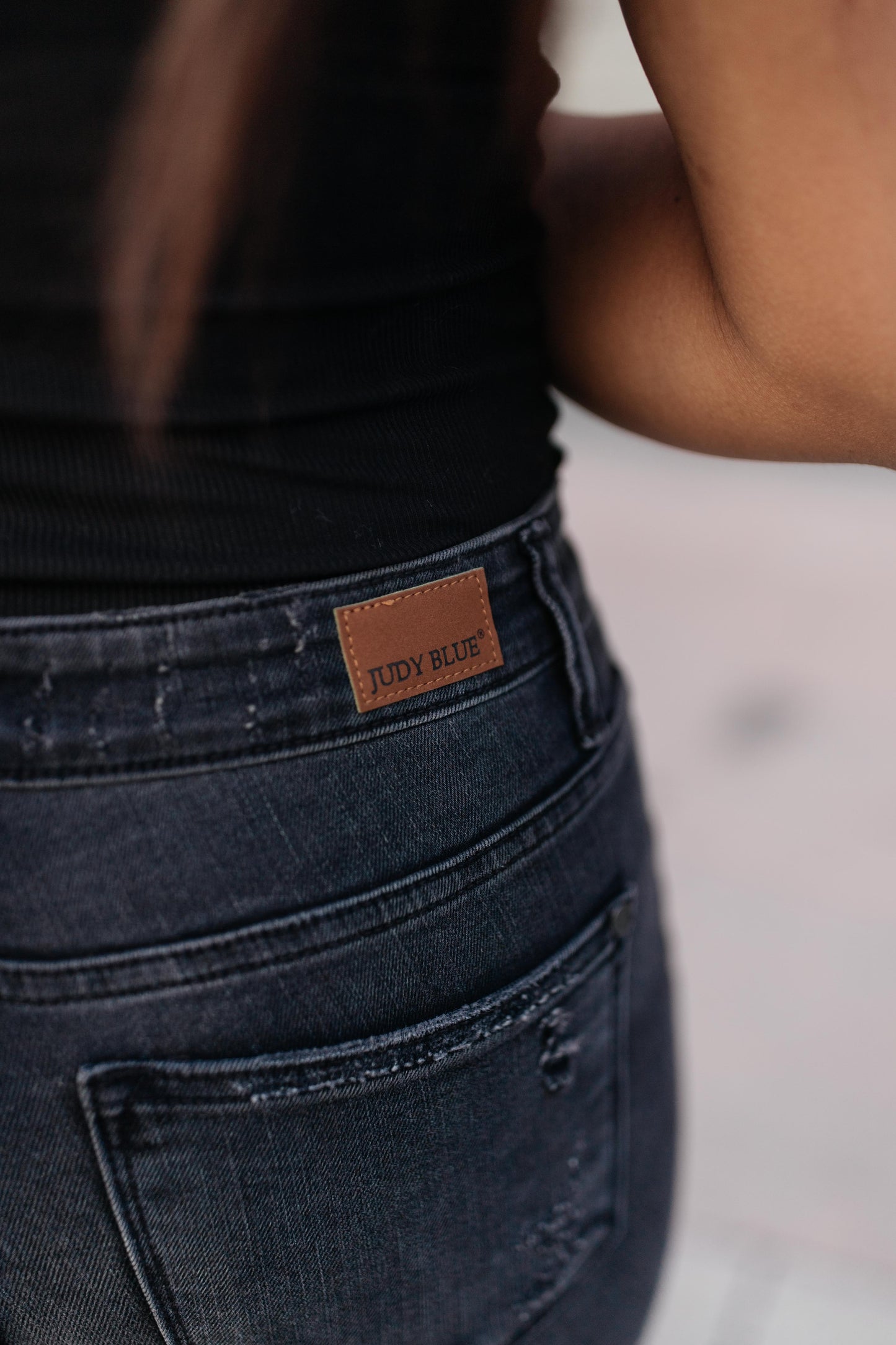 Judy Blue Buffalo Plaid Peek-A-Boo Jeans in Charcoal