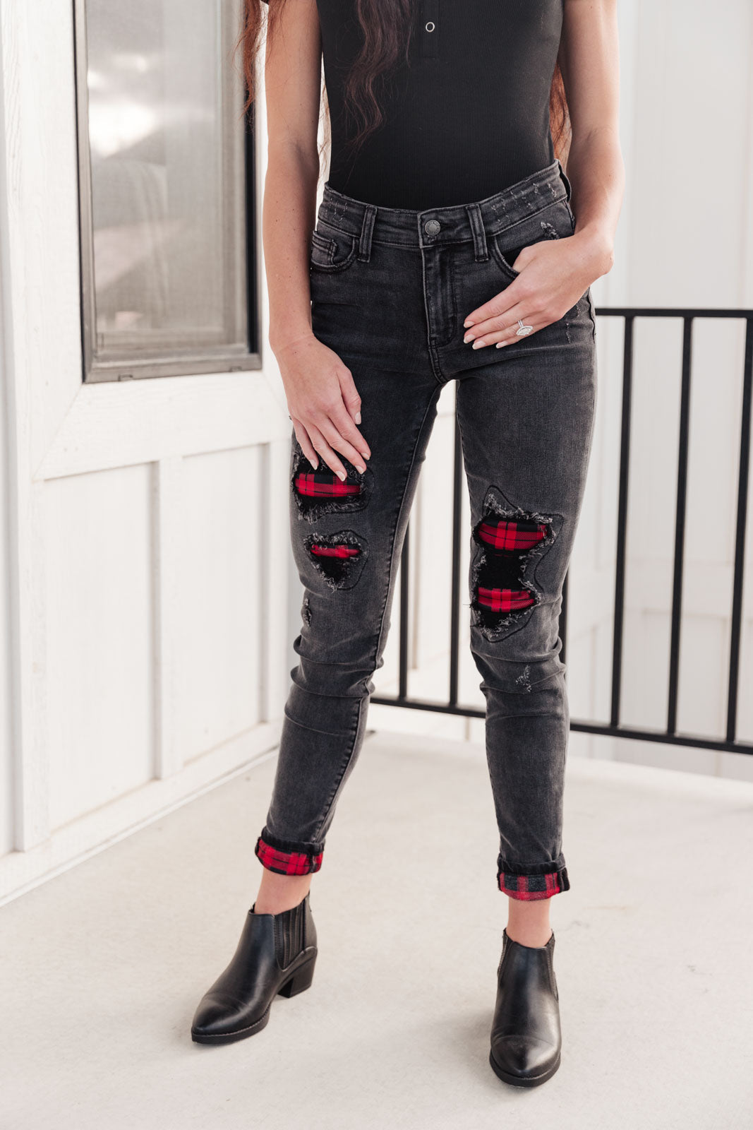 Judy Blue Buffalo Plaid Peek-A-Boo Jeans in Charcoal