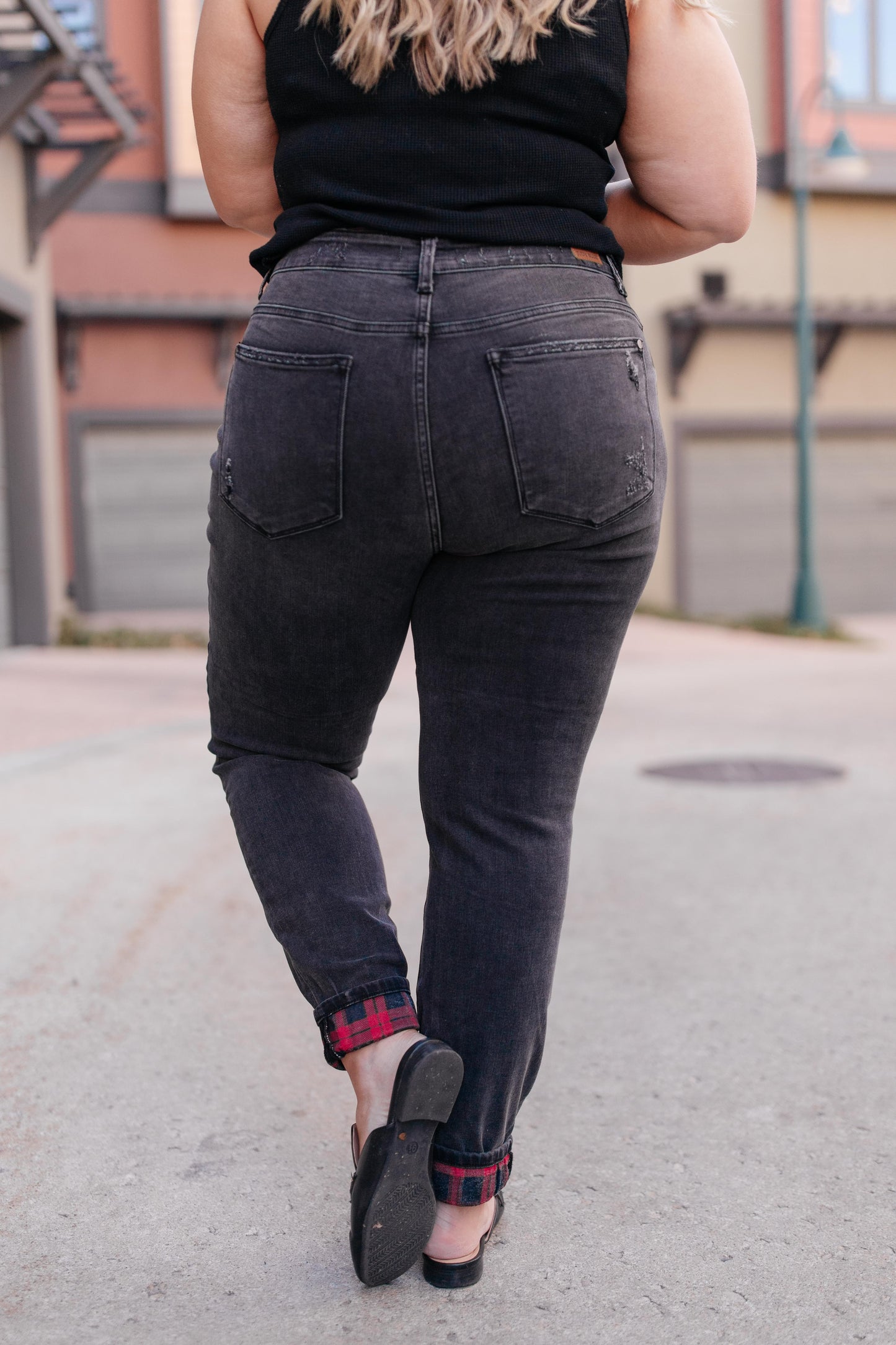 Judy Blue Buffalo Plaid Peek-A-Boo Jeans in Charcoal
