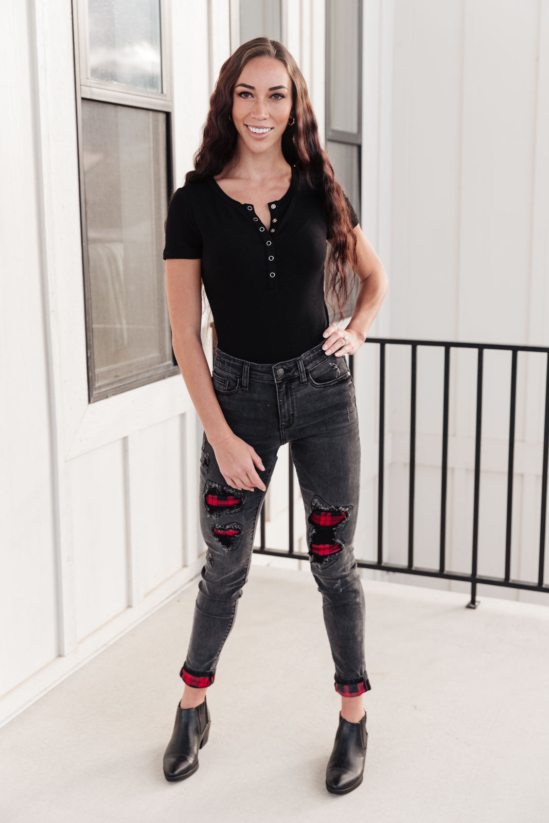 Judy Blue Buffalo Plaid Peek-A-Boo Jeans in Charcoal