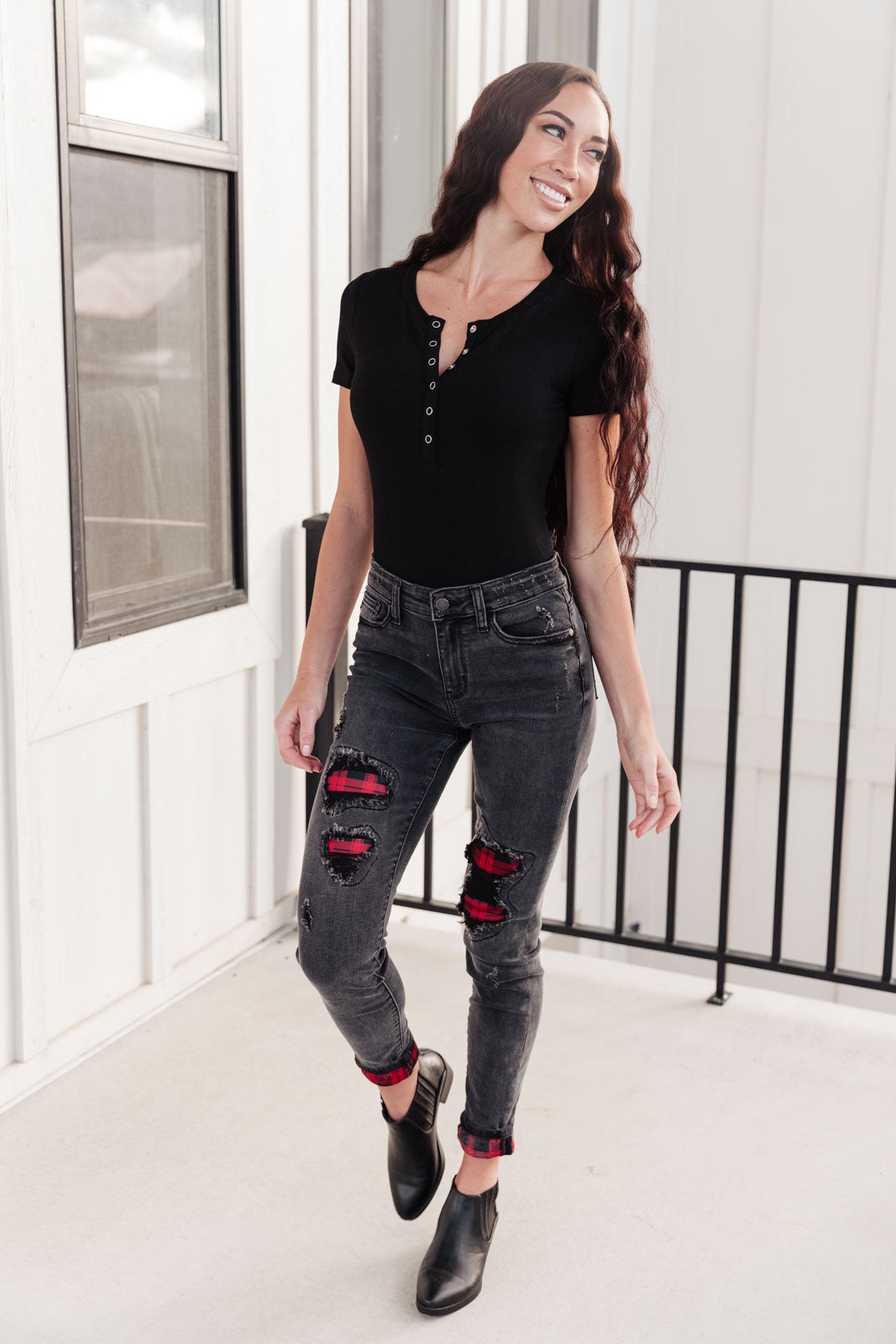 Judy Blue Buffalo Plaid Peek-A-Boo Jeans in Charcoal