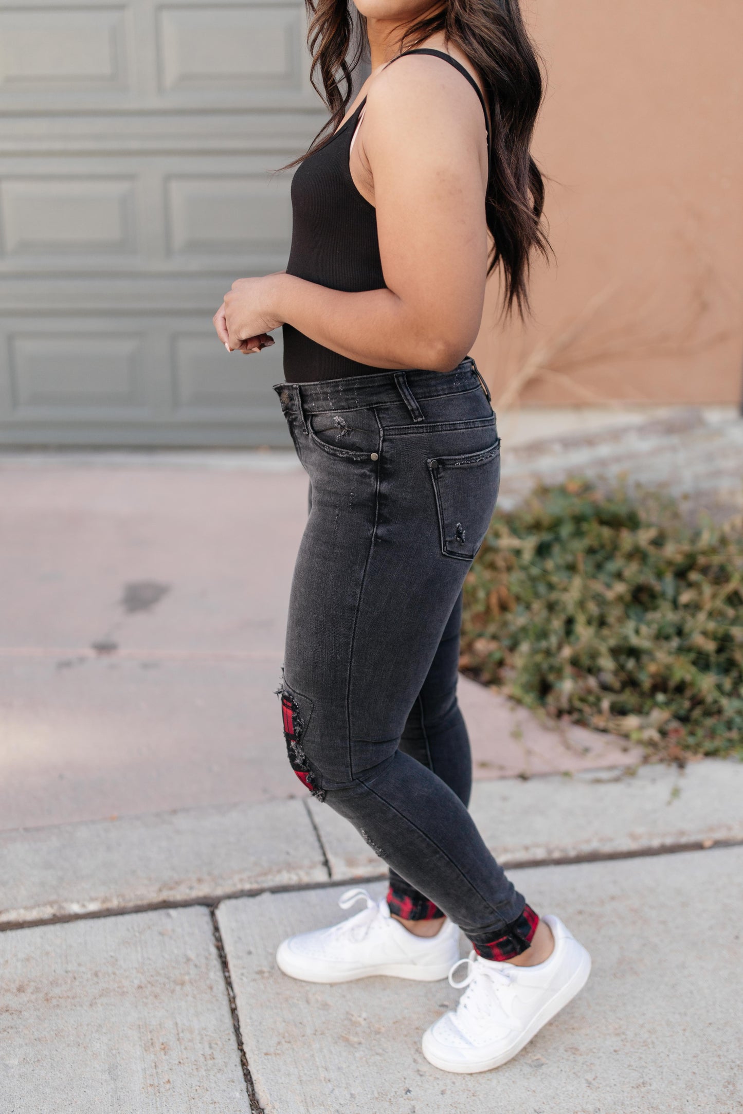 Judy Blue Buffalo Plaid Peek-A-Boo Jeans in Charcoal