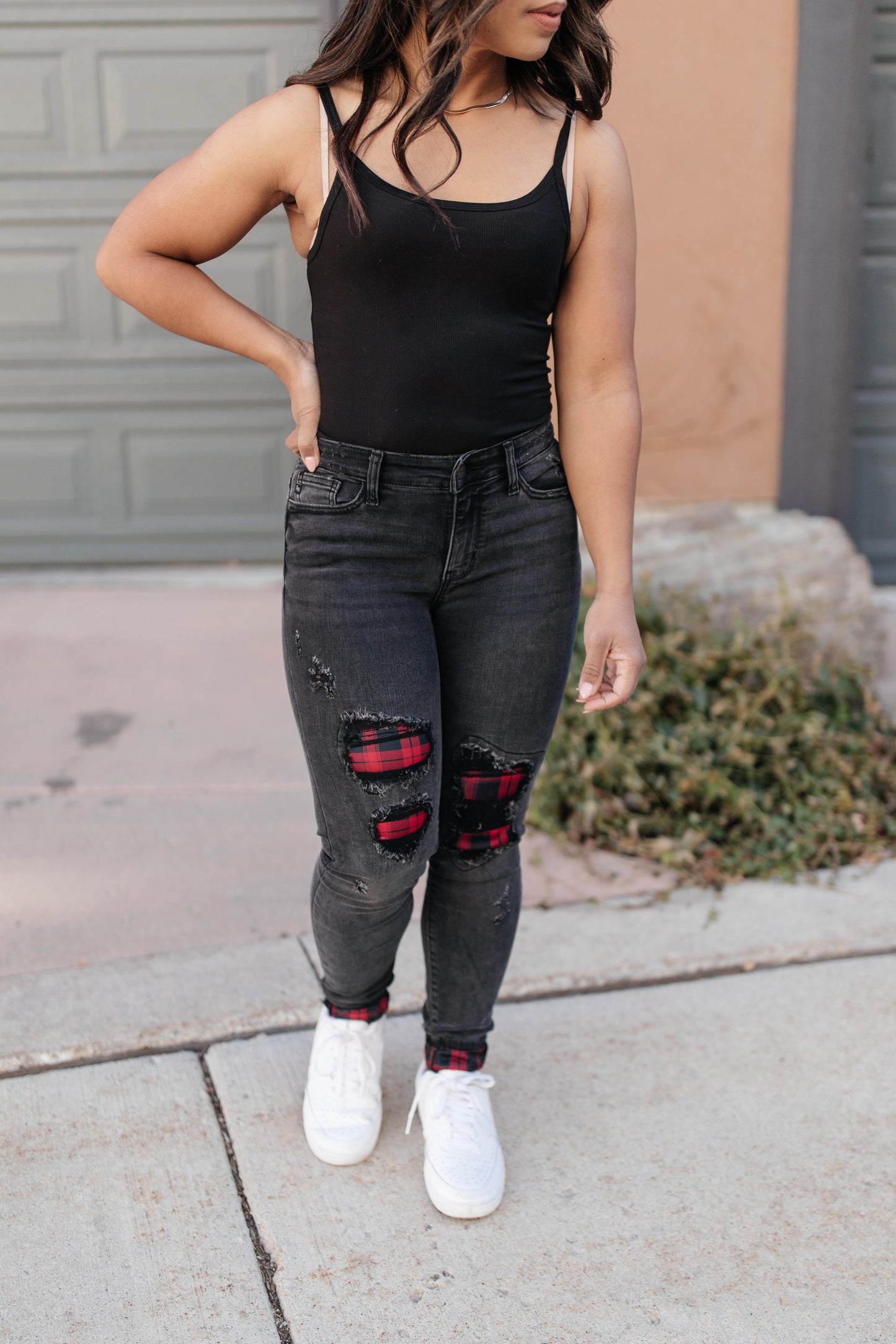 Judy Blue Buffalo Plaid Peek-A-Boo Jeans in Charcoal