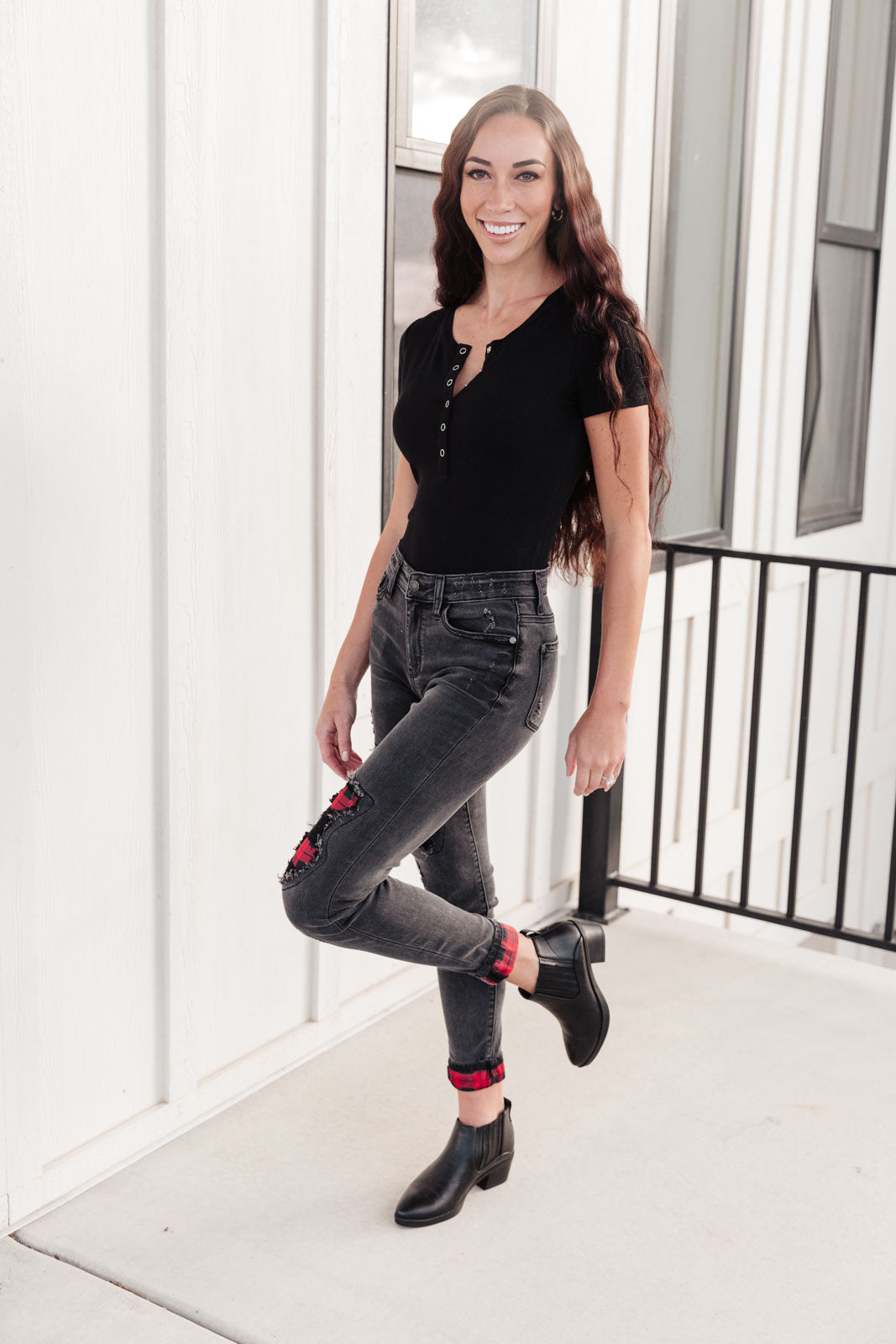 Judy Blue Buffalo Plaid Peek-A-Boo Jeans in Charcoal