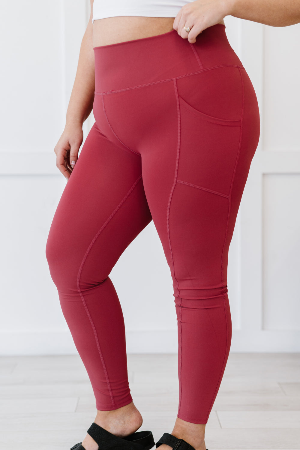In Full Stride Athletic Leggings with Pockets in Rose