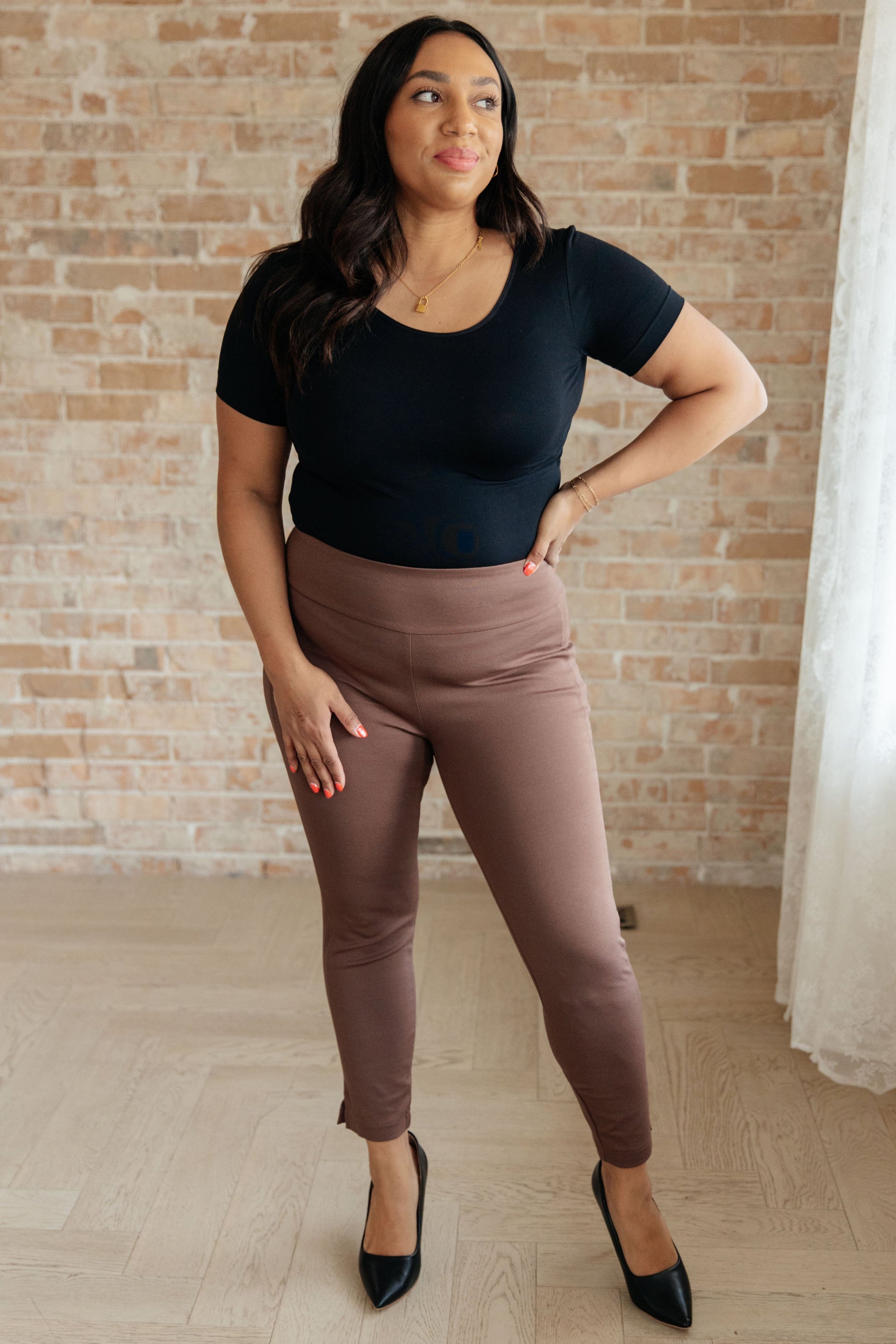 Just Like Magic Ankle Crop Skinny Pants in Mocha