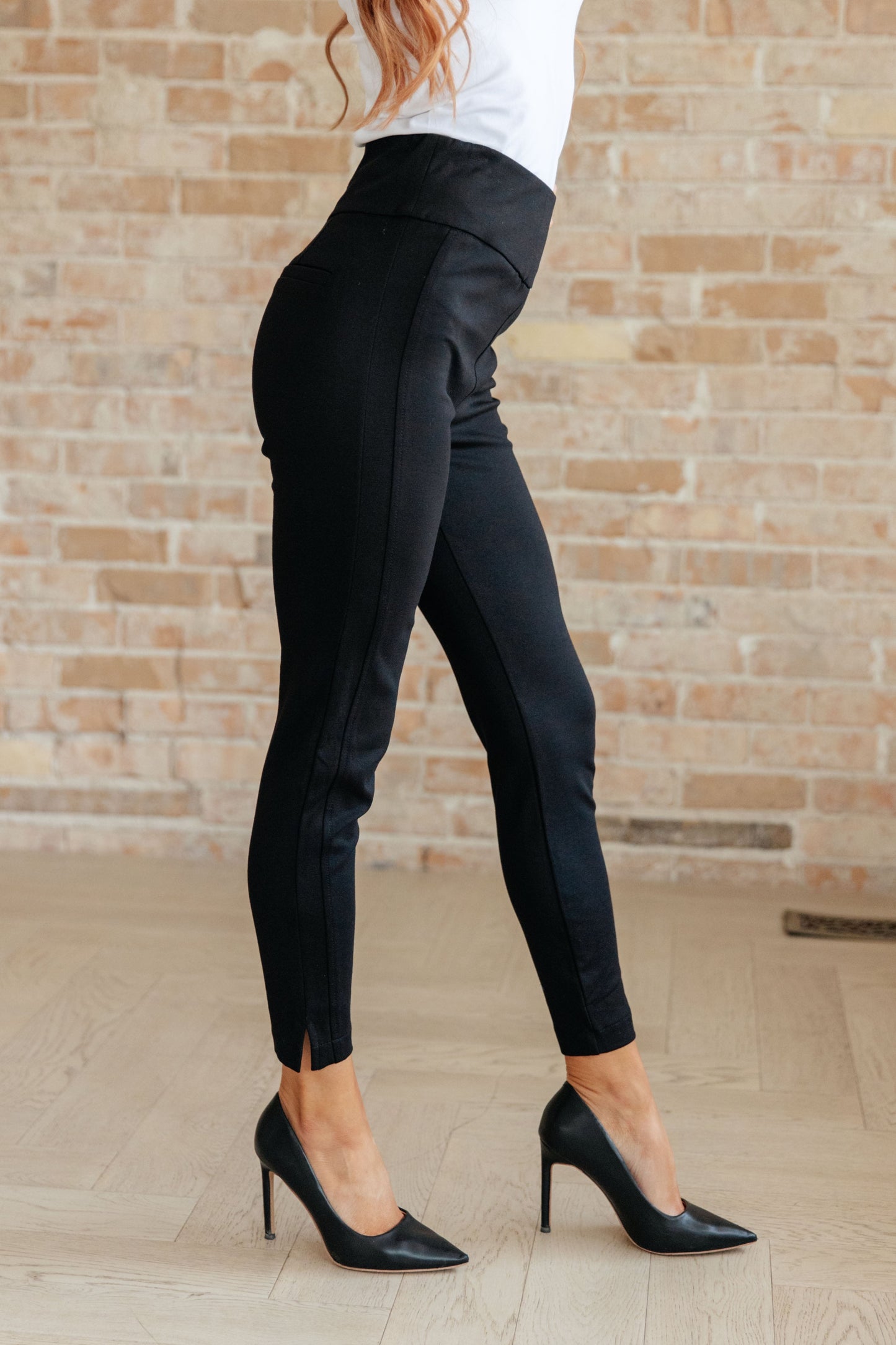 Just Like Magic Ankle Crop Skinny Pants in Black