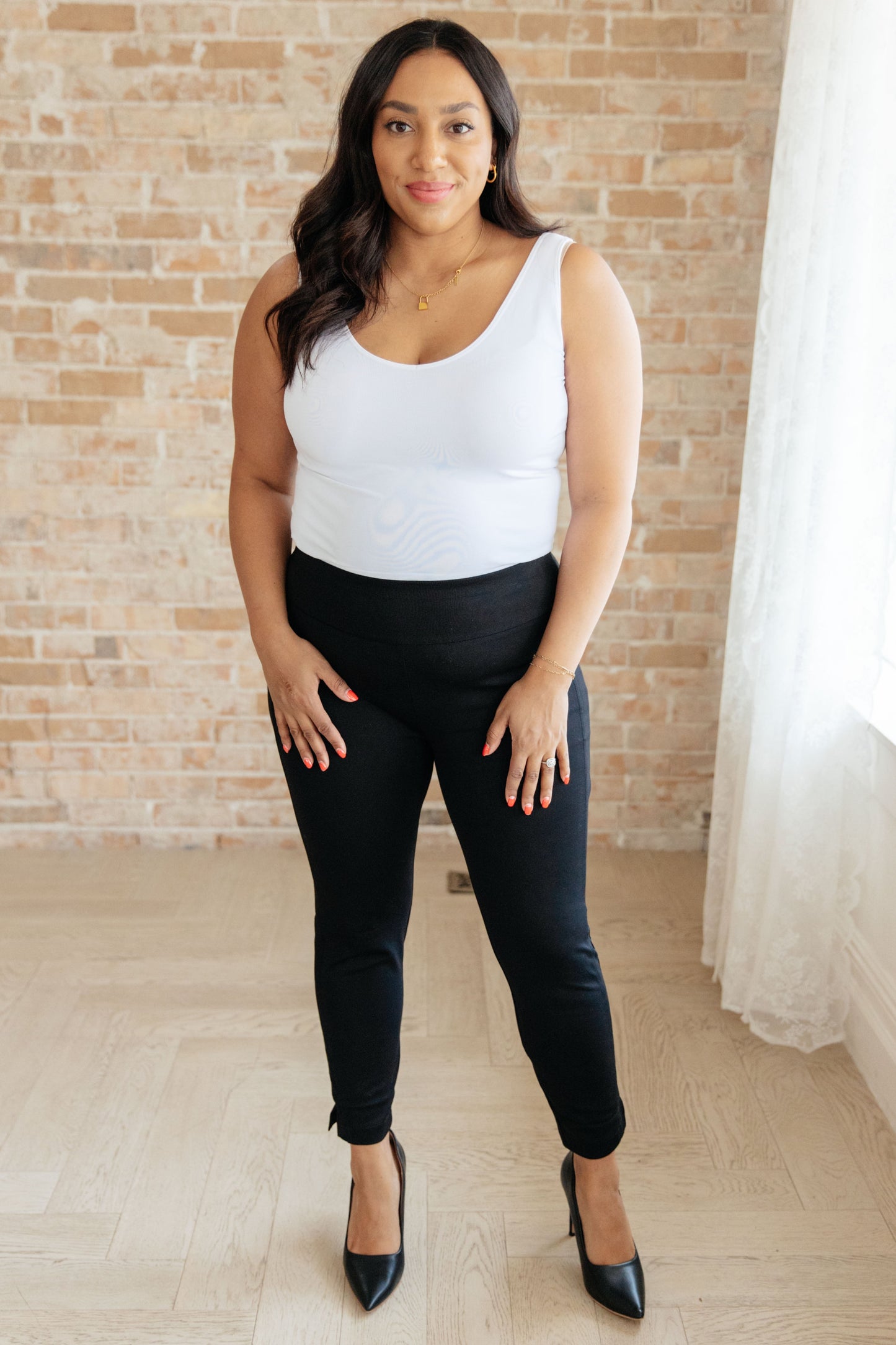 Just Like Magic Ankle Crop Skinny Pants in Black
