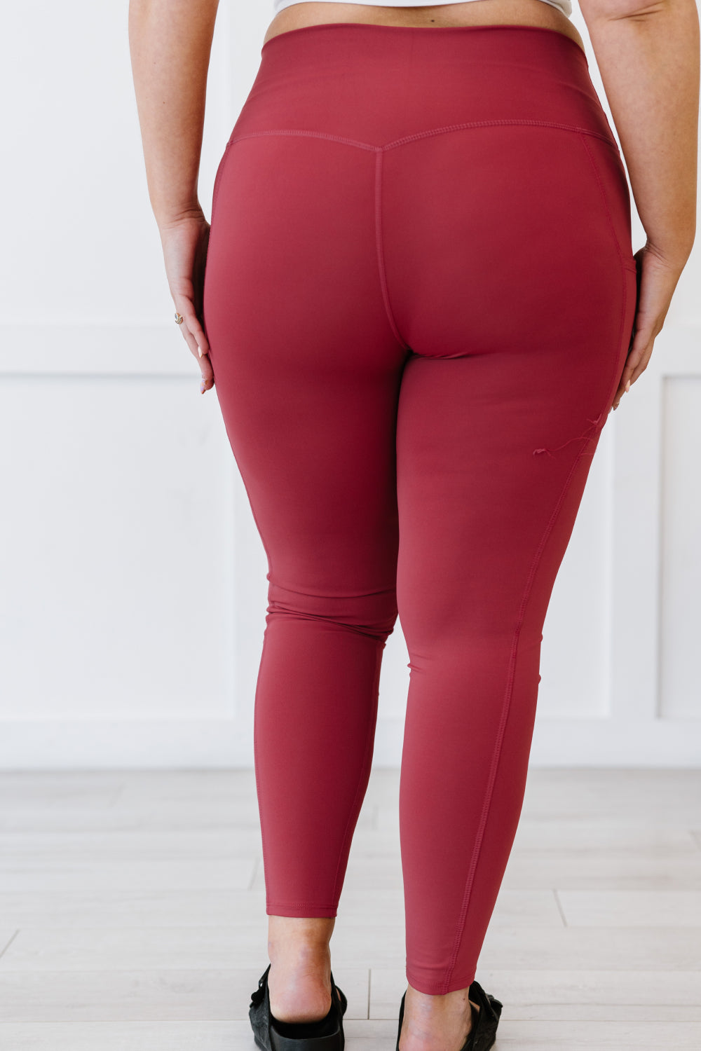 In Full Stride Athletic Leggings with Pockets in Rose   
