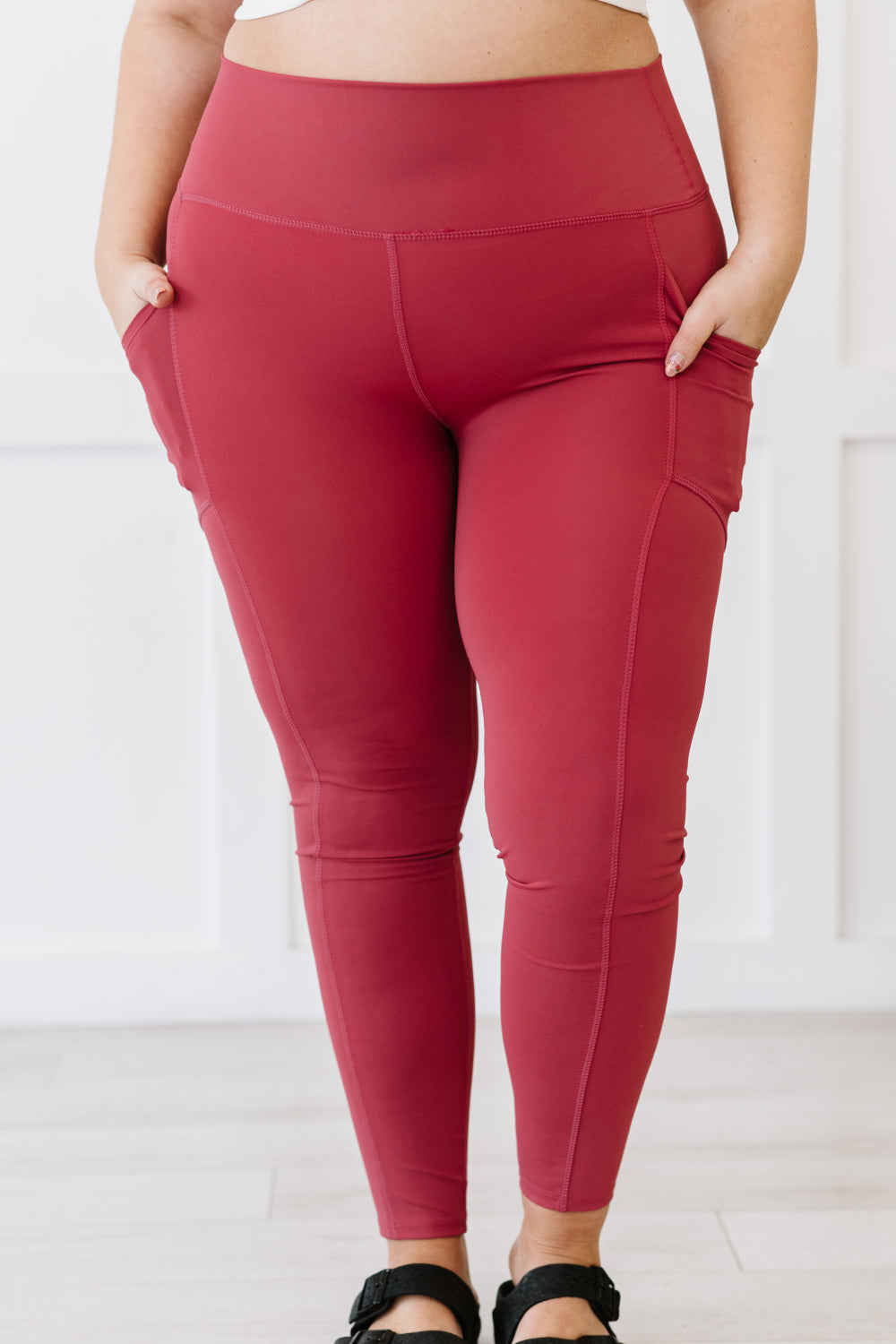 In Full Stride Athletic Leggings with Pockets in Rose   