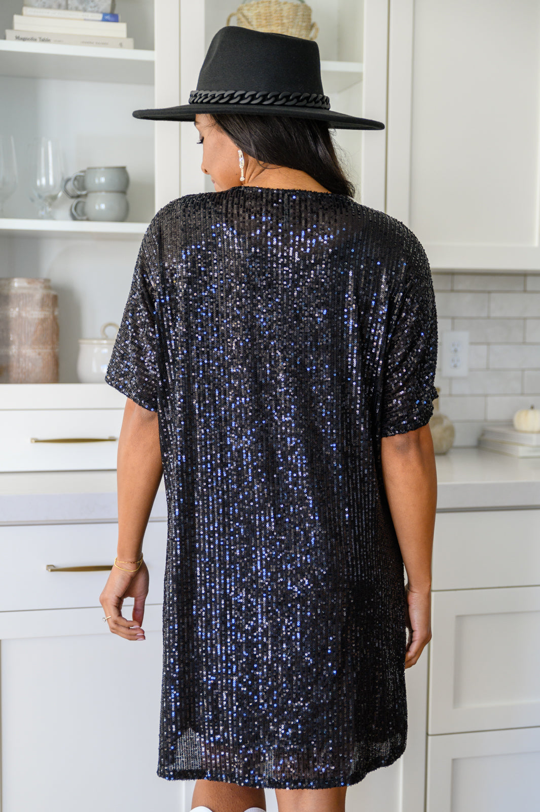 City and Sparkle Short Sleeve Sequin Shift Dress in Black   
