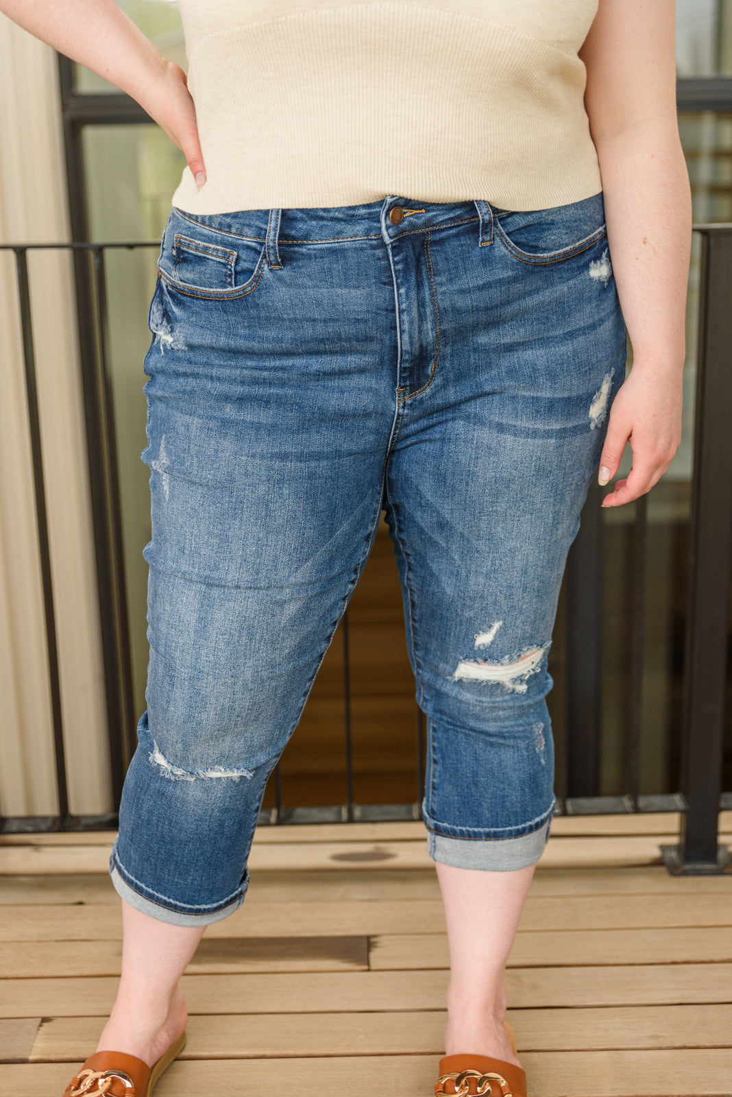 Judy Blue Courtney Mid-Rise Cuffed Capri Medium Wash 14W 
