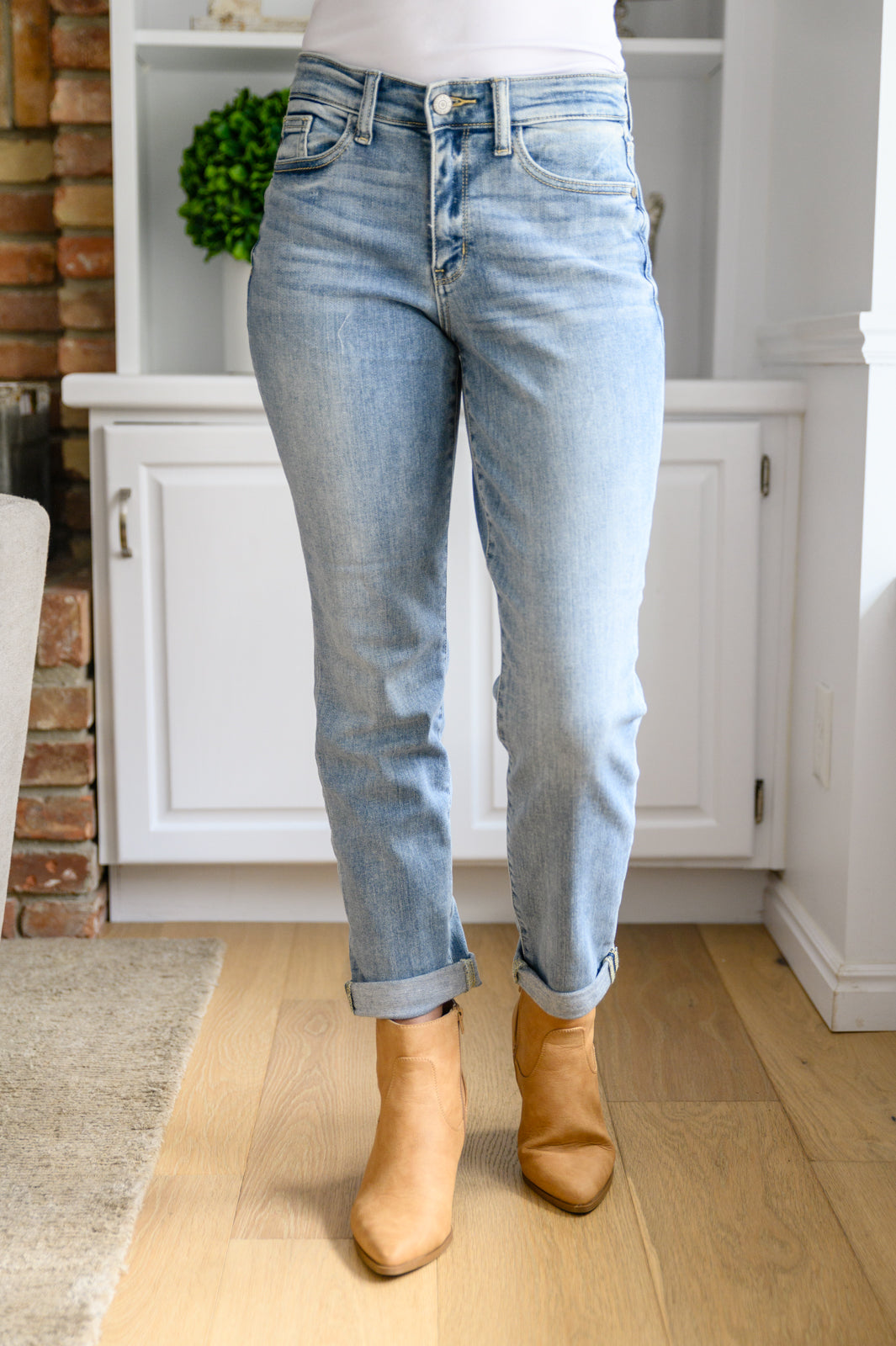 Judy Blue Roll With It Mid Rise Bleach Wash Boyfriend Jeans Light Wash 0/24 