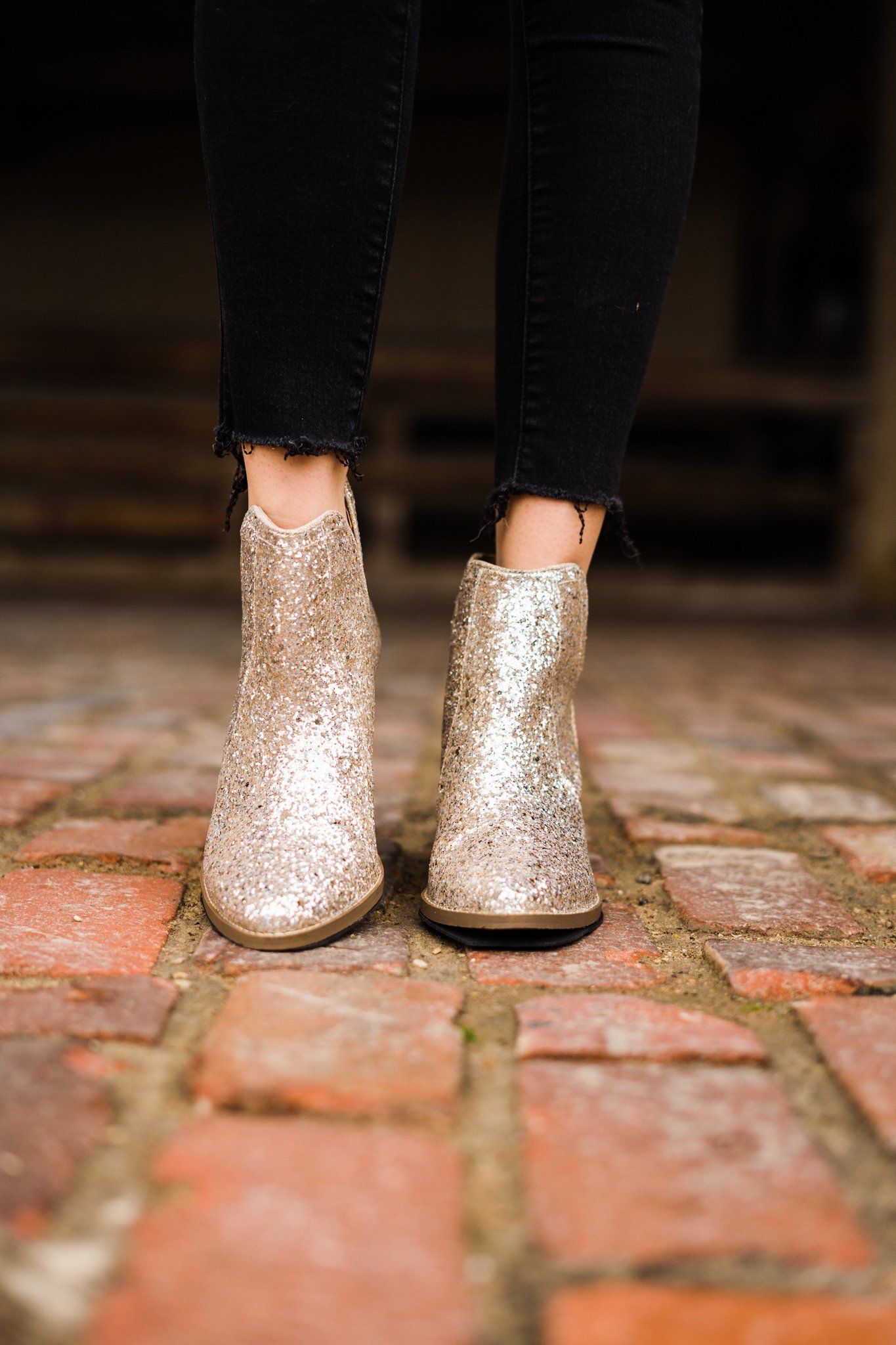 Magnetisk rustfri dagsorden Anastasia Glitter Ankle Booties in Gold | Social + Co Boutique